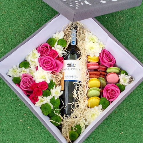 Цветы в подарочной коробке "Счастье"